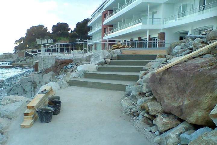 Réalisation de bâtiments et maisons individuelles sur mesure.